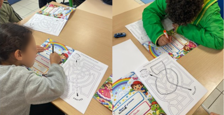 Photos d'enfants travaillant sur le cahier d'activités
