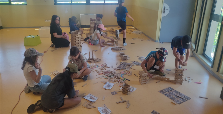Photo d'enfants jouant à des jeux