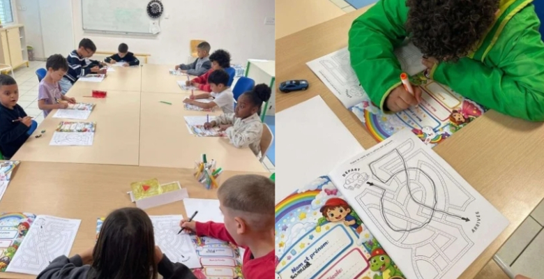 Photos d'enfants travaillant sur le cahier d'activité