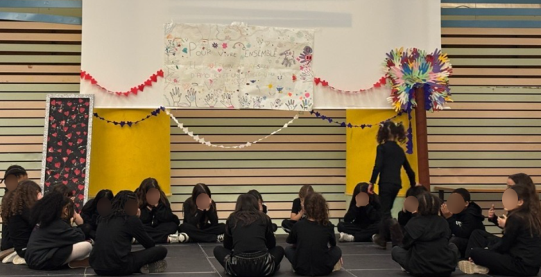 Groupe enfants sur scène