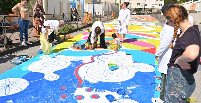 Les élèves des écoles Averroès et Galilée terminent leur fresque collective - ©L. Séverac