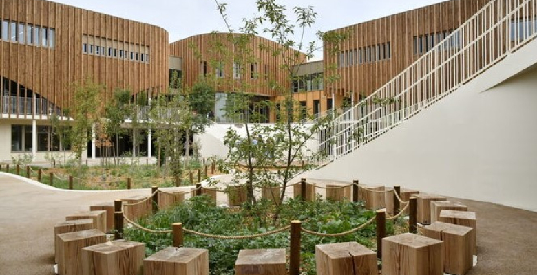 Cour de l'école élémentaire du groupe scolaire Hypatie