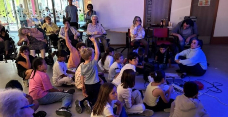 Les résidents se réjouissent de ces visites pleines de vie et les enfants adorent écouter les histoires qui leur semblent si improbables!  