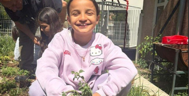 fillette souriante