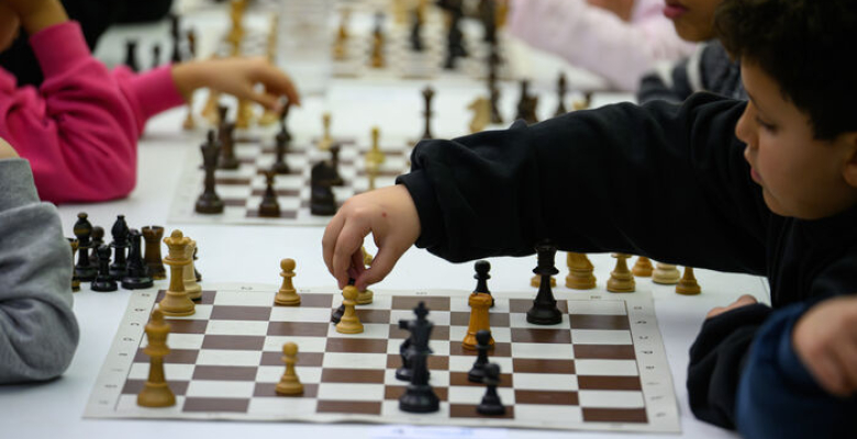 Photo enfant gros plan jouant