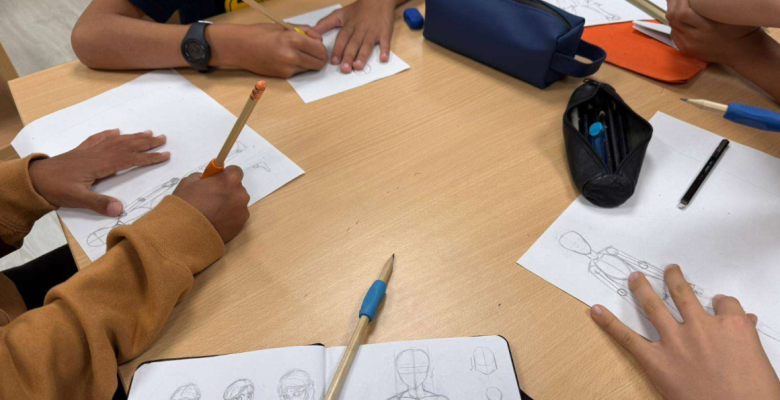enfants qui dessinent 