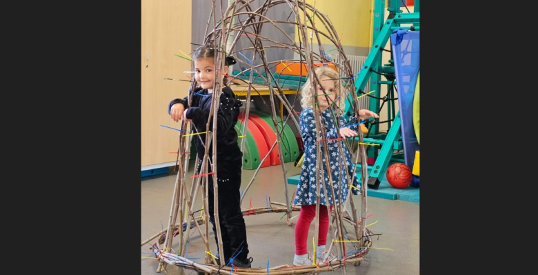 Des cabanes pour accueillir le printemps à l’école Roux 