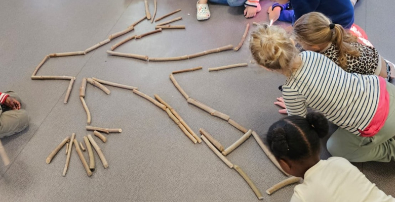 Des cabanes pour accueillir le printemps à l’école Roux 