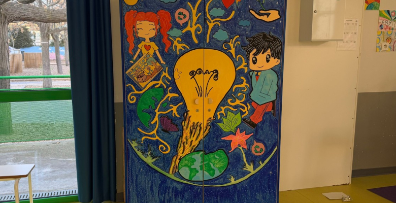 Une armoire décorée pour sensibiliser à l’environnement 