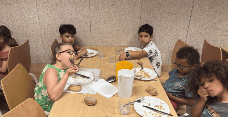 Photo des enfants à table