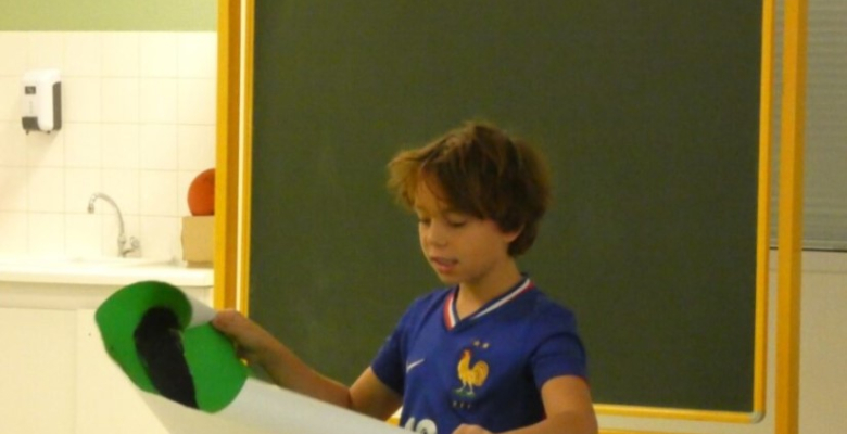 élève qui se présente