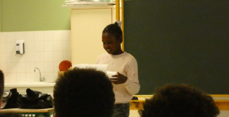 élève qui se présente